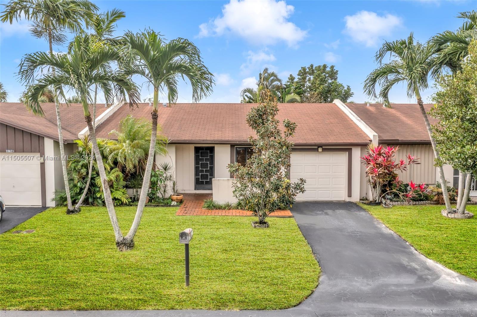 15619 Bottlebrush Cir
