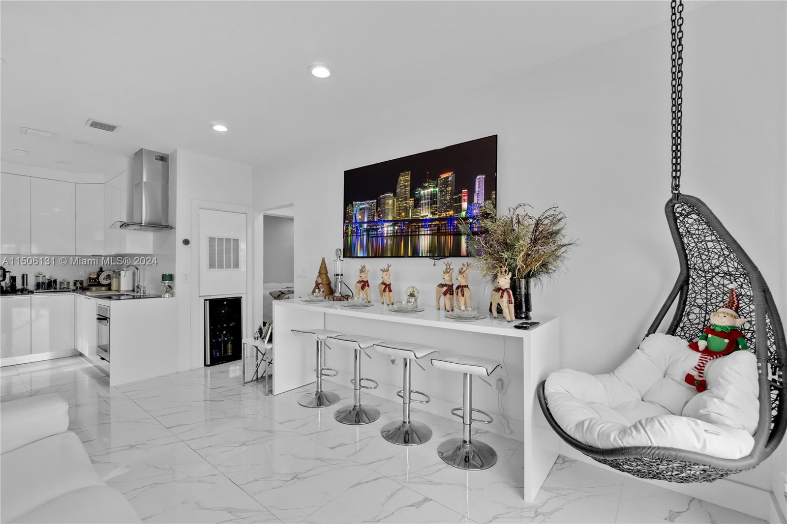 8401 Crespi Blvd # 1