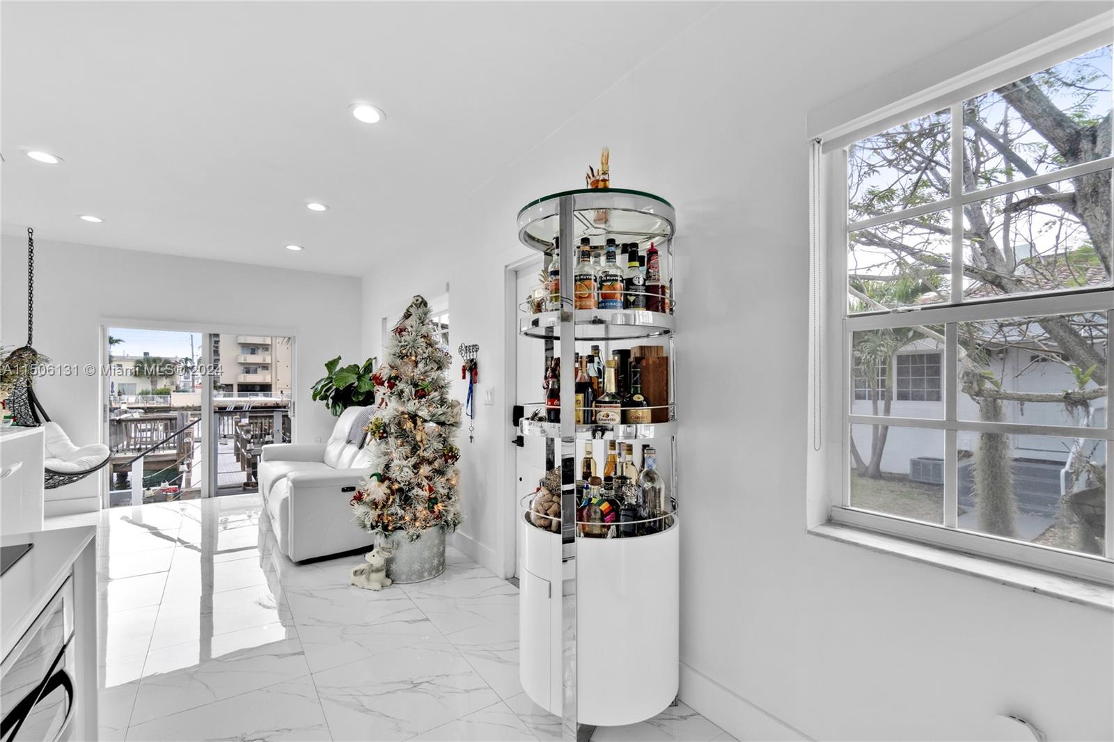 8401 Crespi Blvd # 1