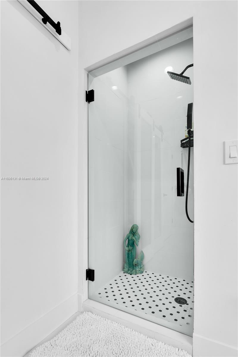 8401 Crespi Blvd # 1