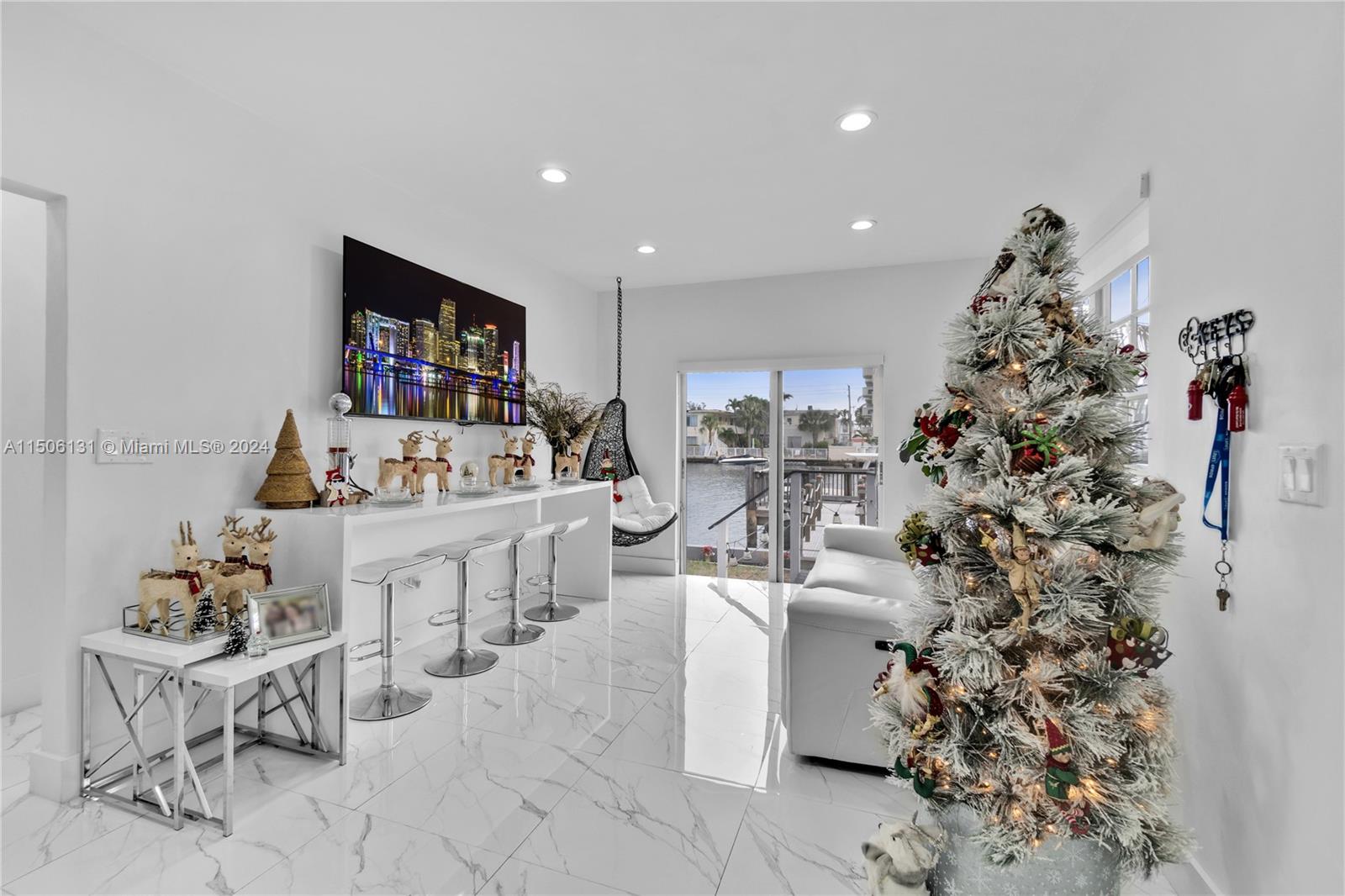 8401 Crespi Blvd # 1