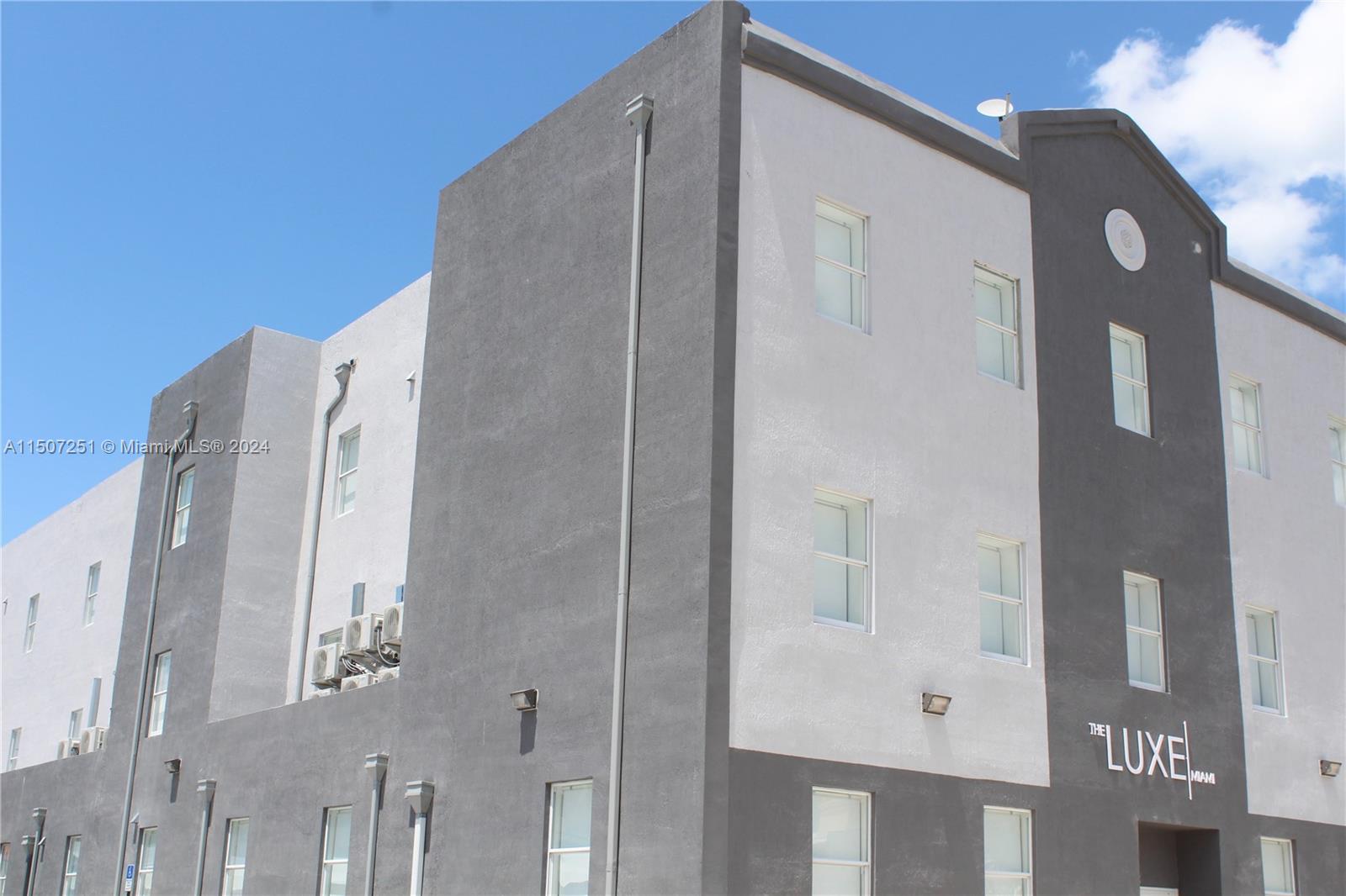 971 W Flagler St # 15