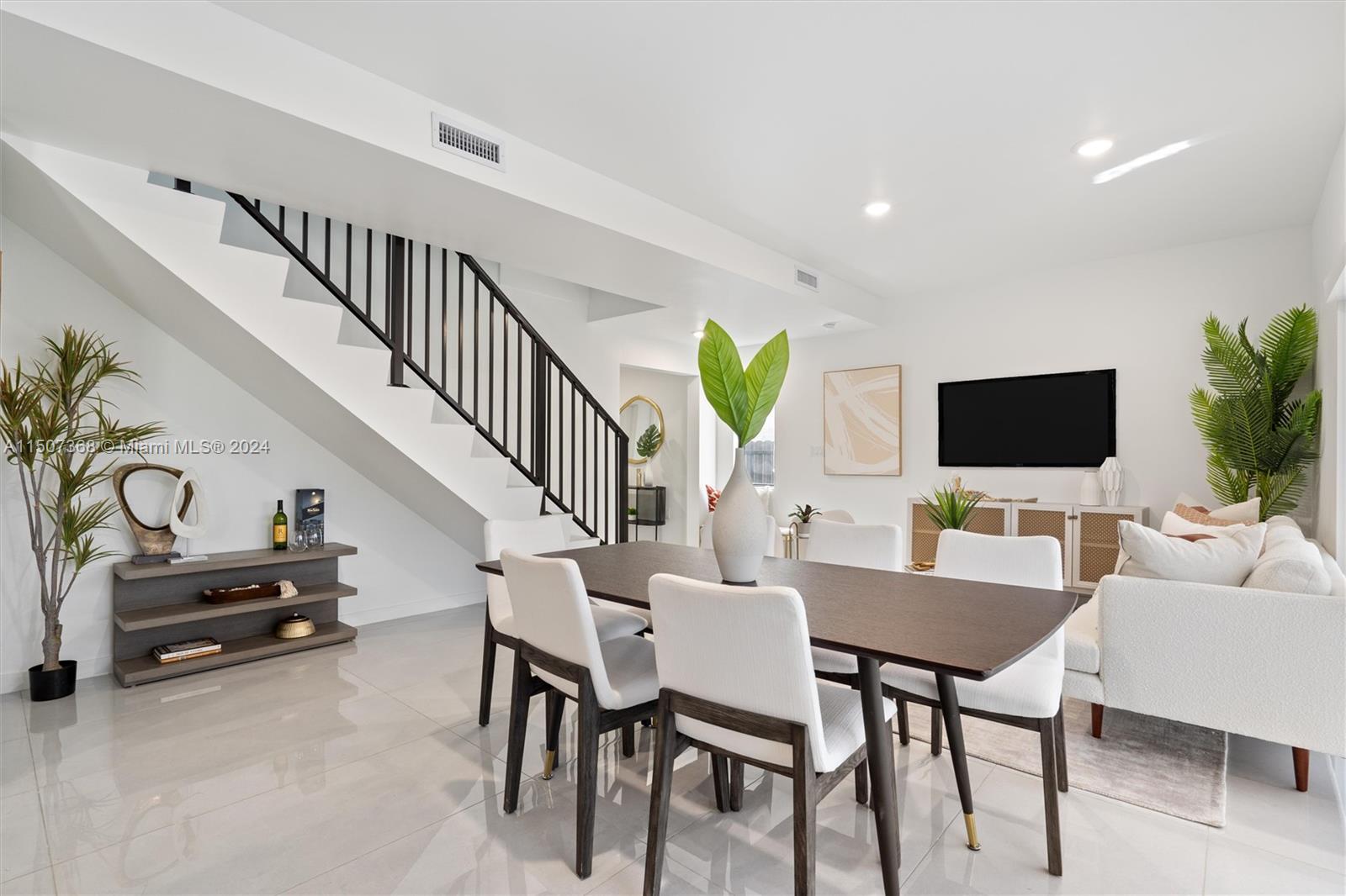 320 NW 13 CT