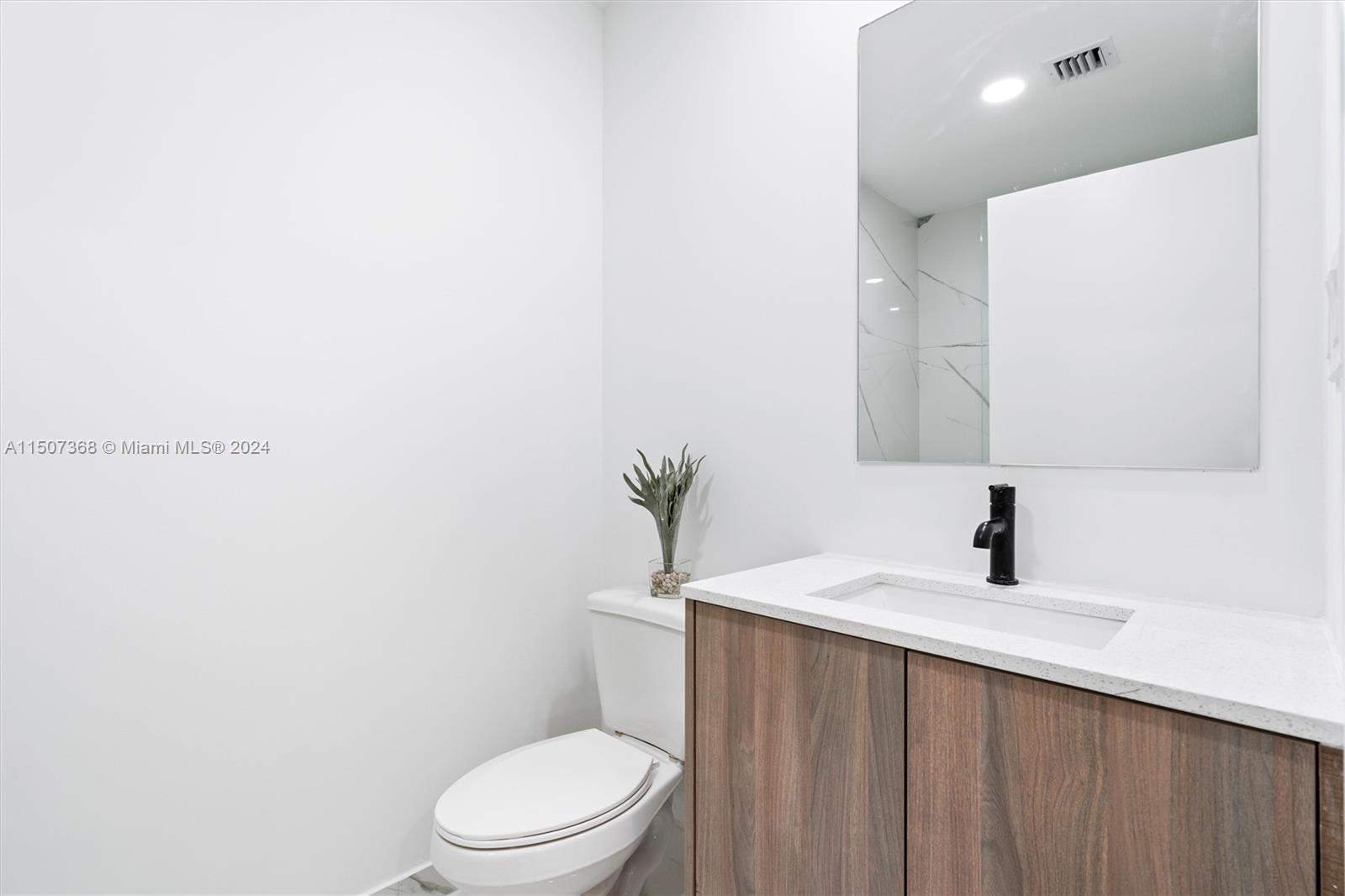 320 NW 13 CT