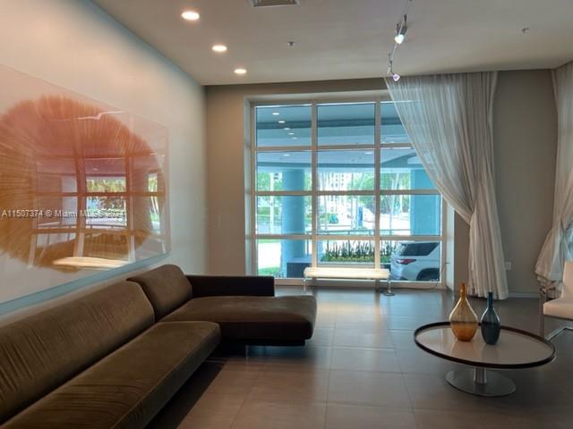 1900 N Bayshore Dr # 2308