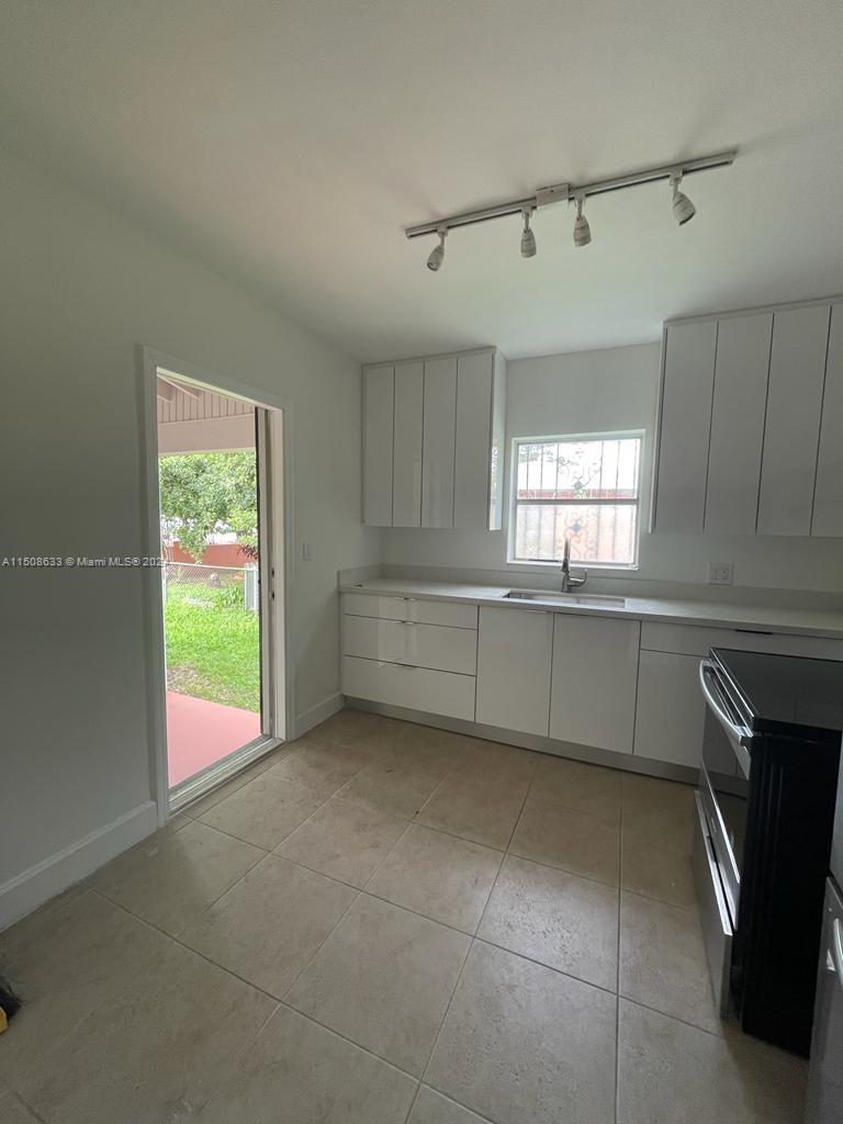 2921 NW 21st Ave # 0