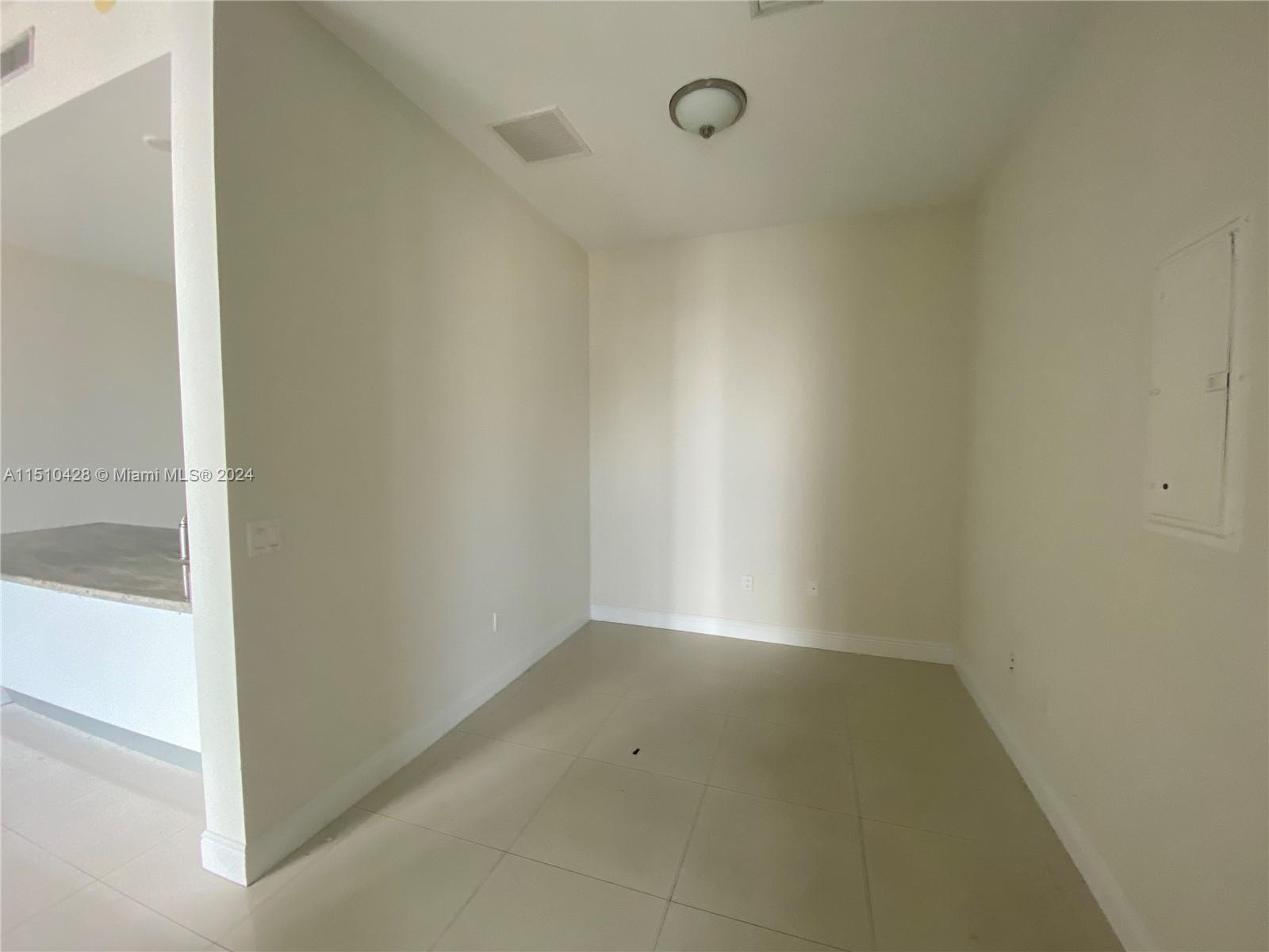 185 SW 7th St # 4304