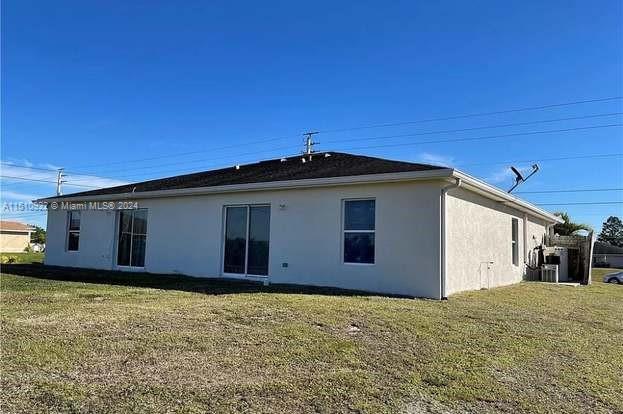 1100/1102 Gilbert Ave S