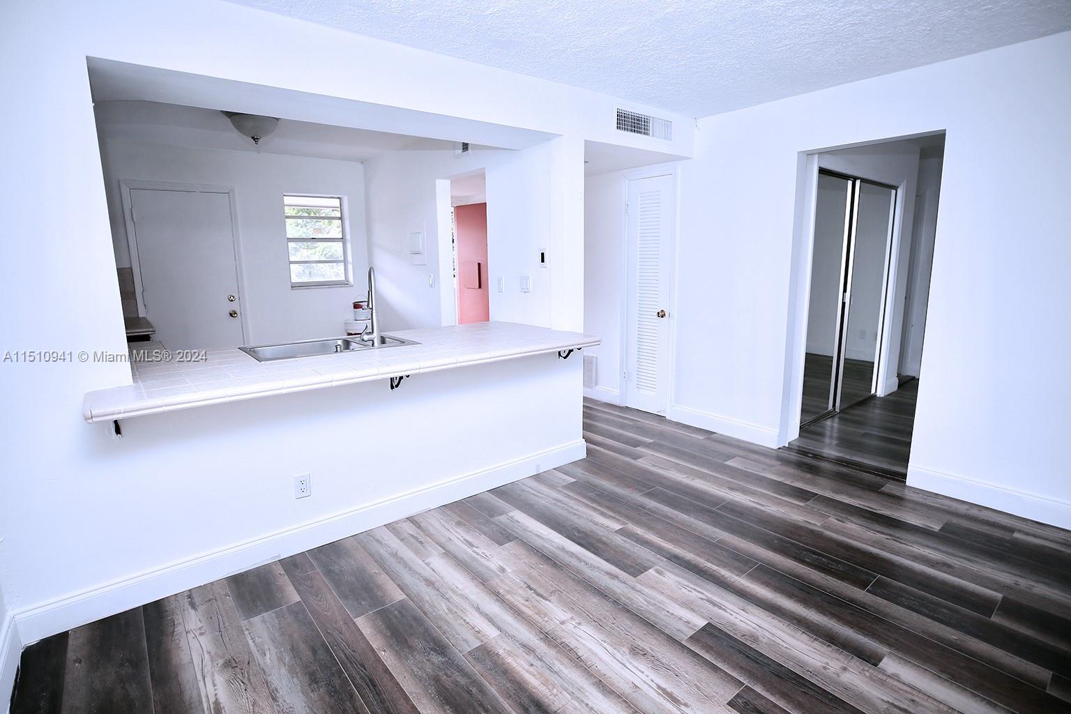 1400 NE 191st St Unit: 310