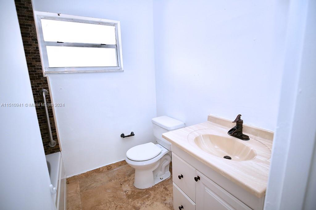 1400 NE 191st St Unit: 310