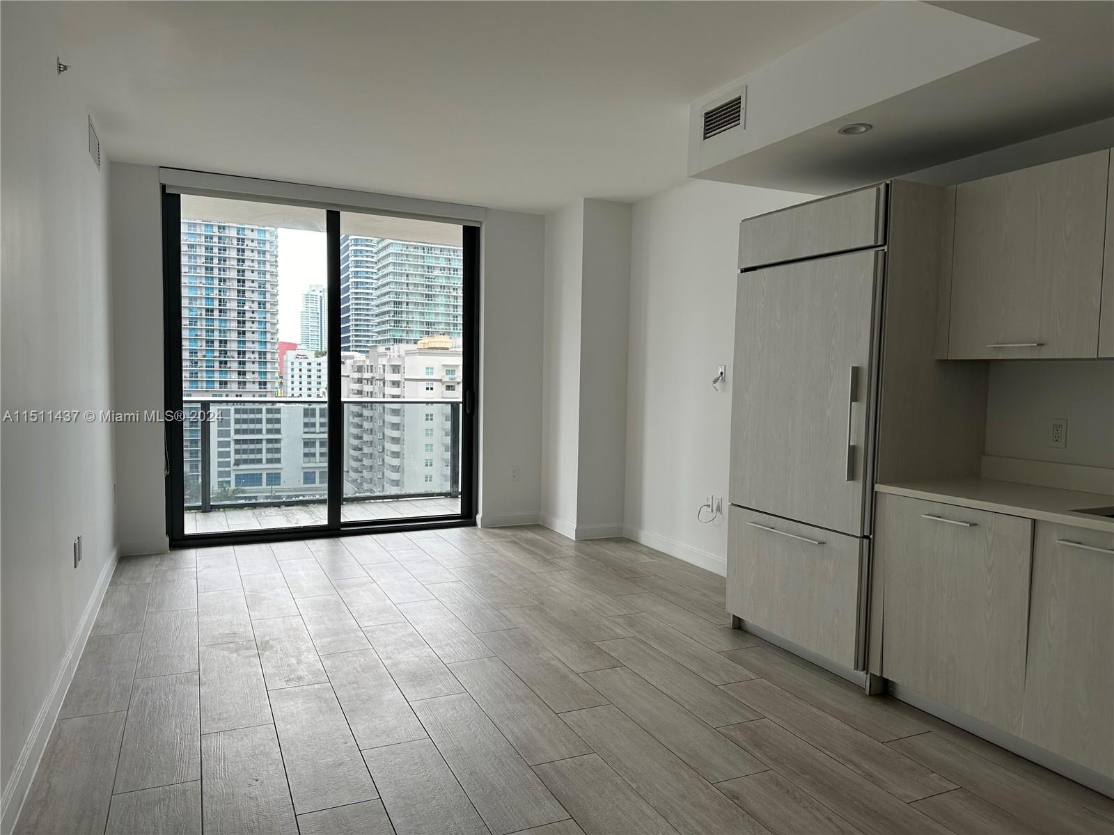 45 SW 9th St # 1004