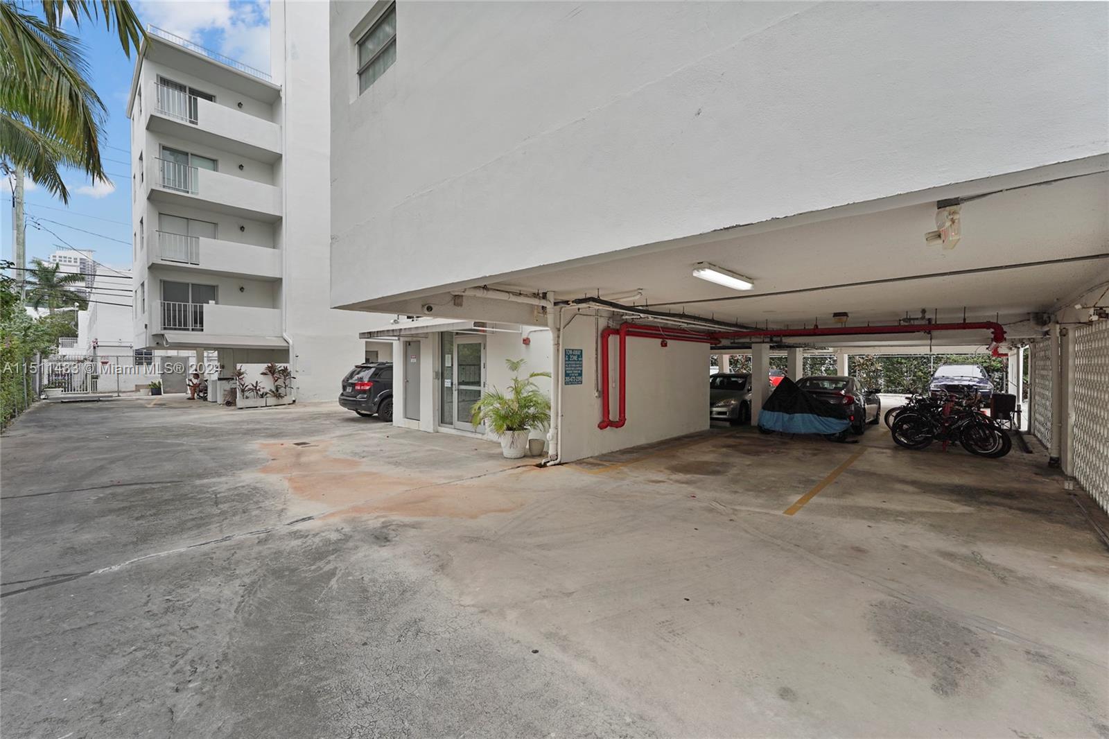 240 Collins Ave # 4A