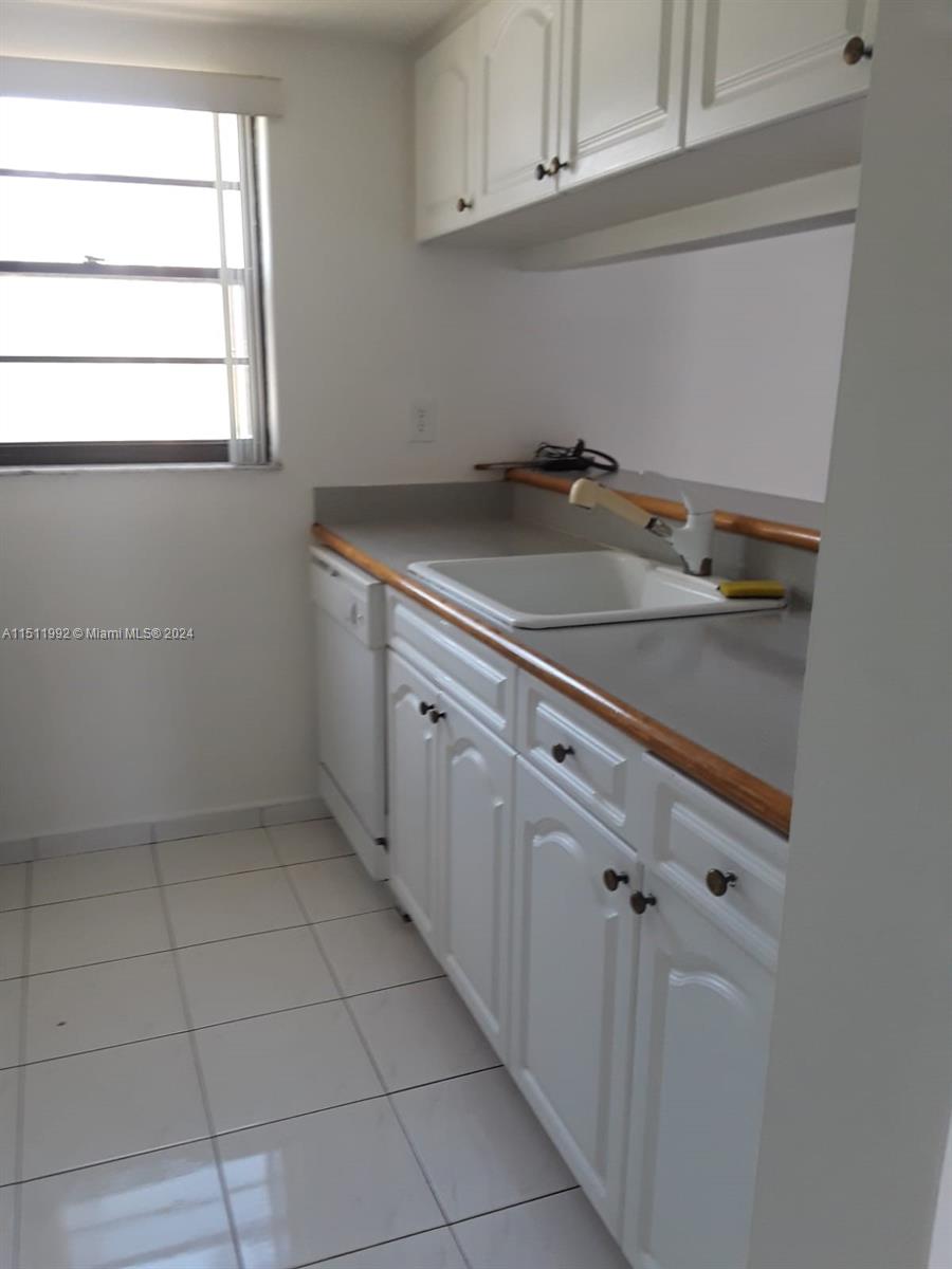 18290 Mediterranean Blvd # 5 Unit: 2-5