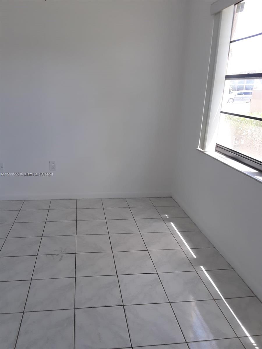 18290 Mediterranean Blvd # 5 Unit: 2-5