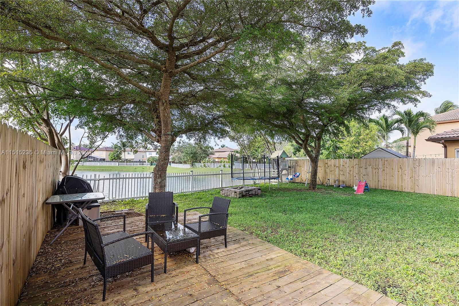 2734 NE 41st Rd