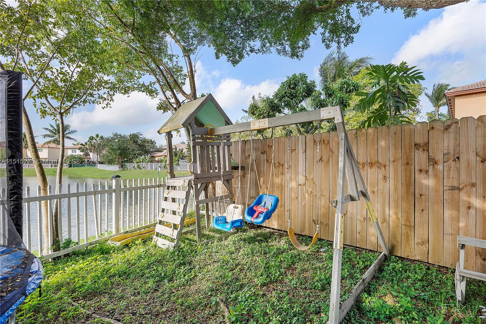 2734 NE 41st Rd