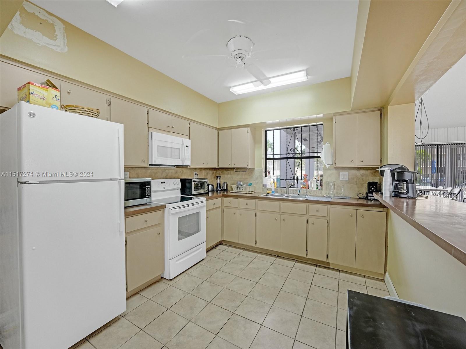 2571 Aragon Blvd # 117