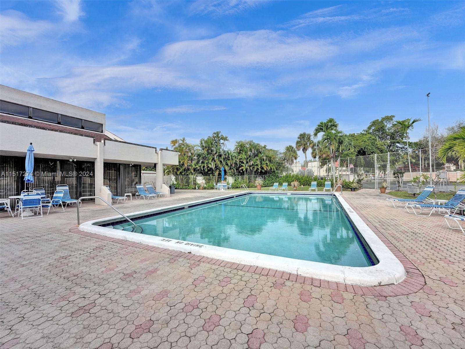 2571 Aragon Blvd # 117