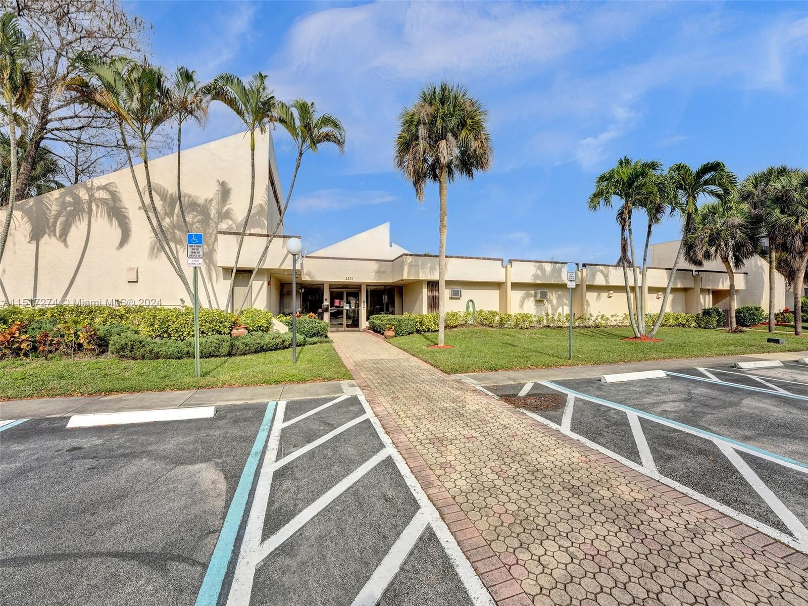 2571 Aragon Blvd # 117