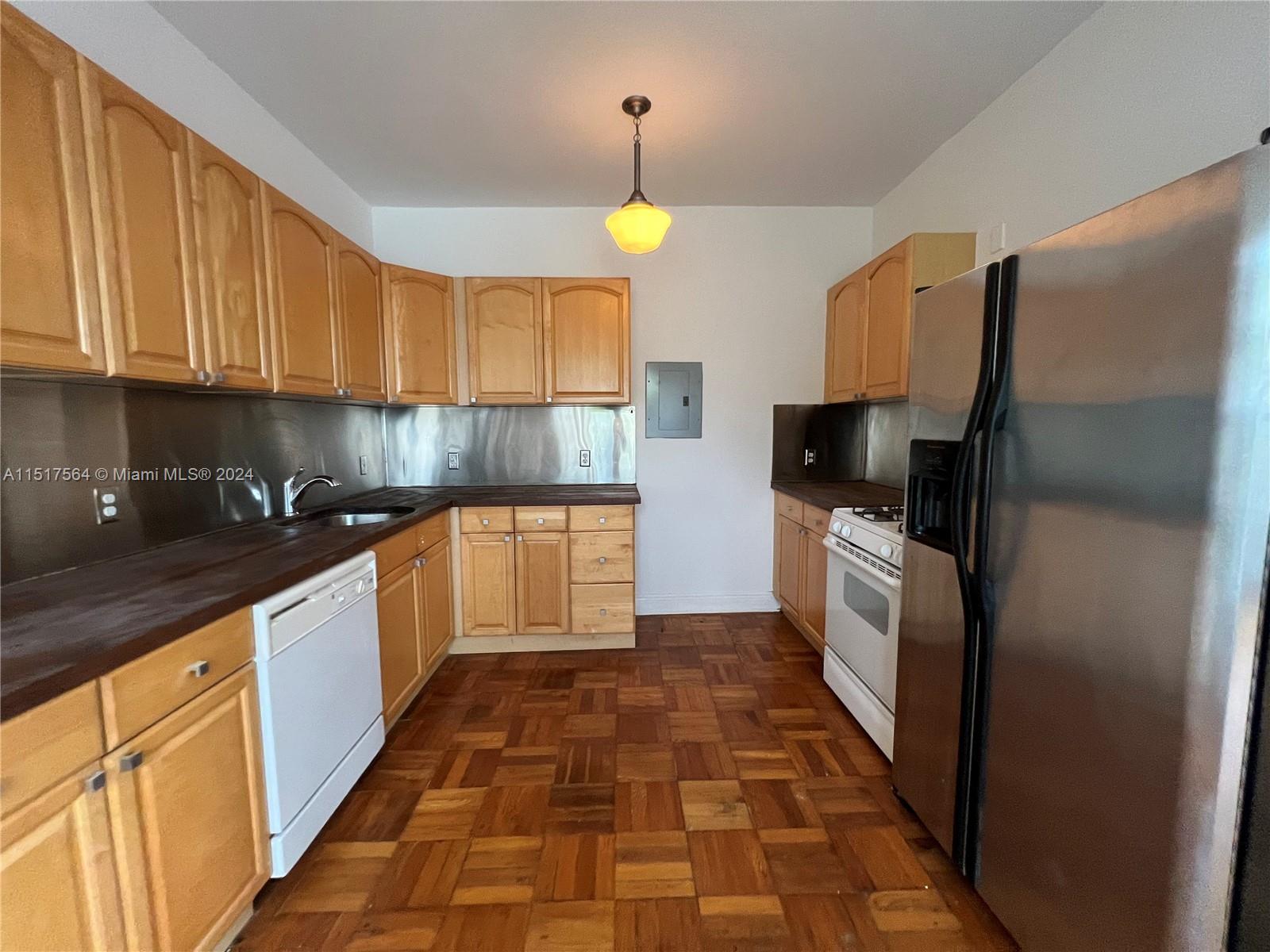 4035 N Meridian Ave # 302