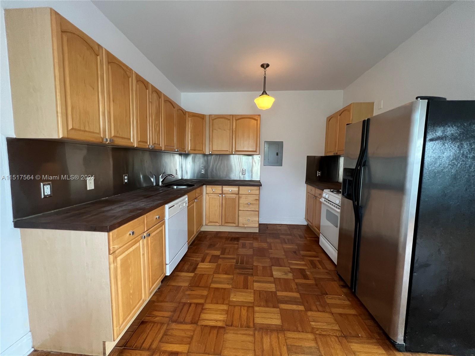 4035 N Meridian Ave # 302