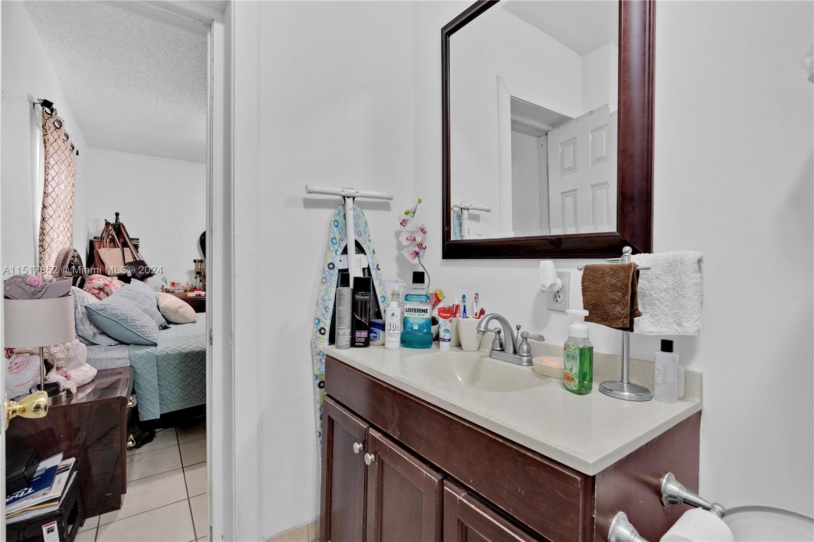 121 E 42nd St