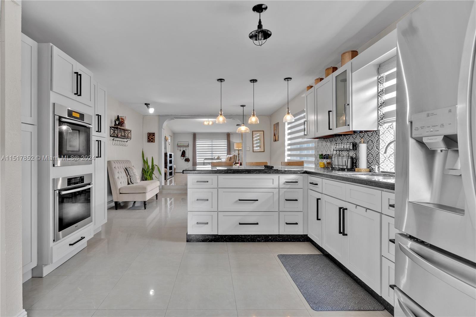 121 E 42nd St