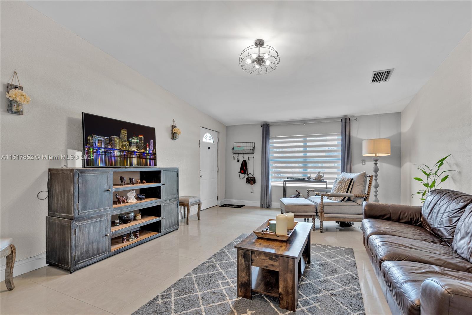 121 E 42nd St