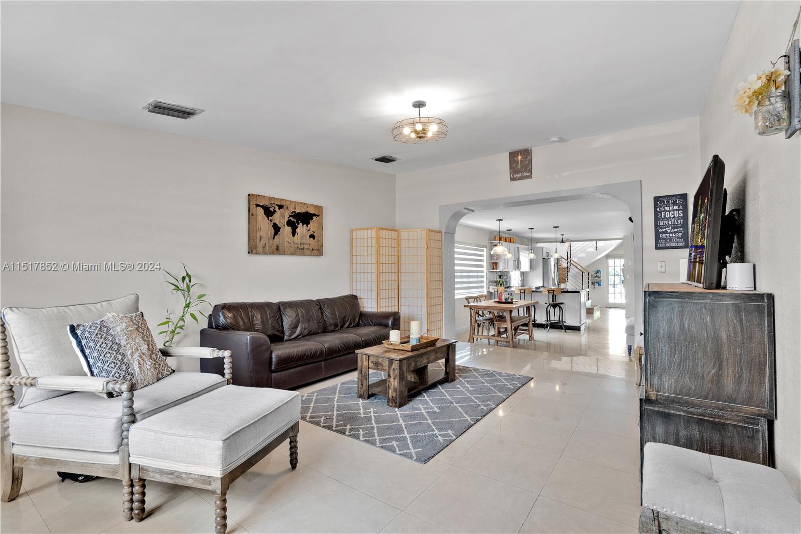 121 E 42nd St