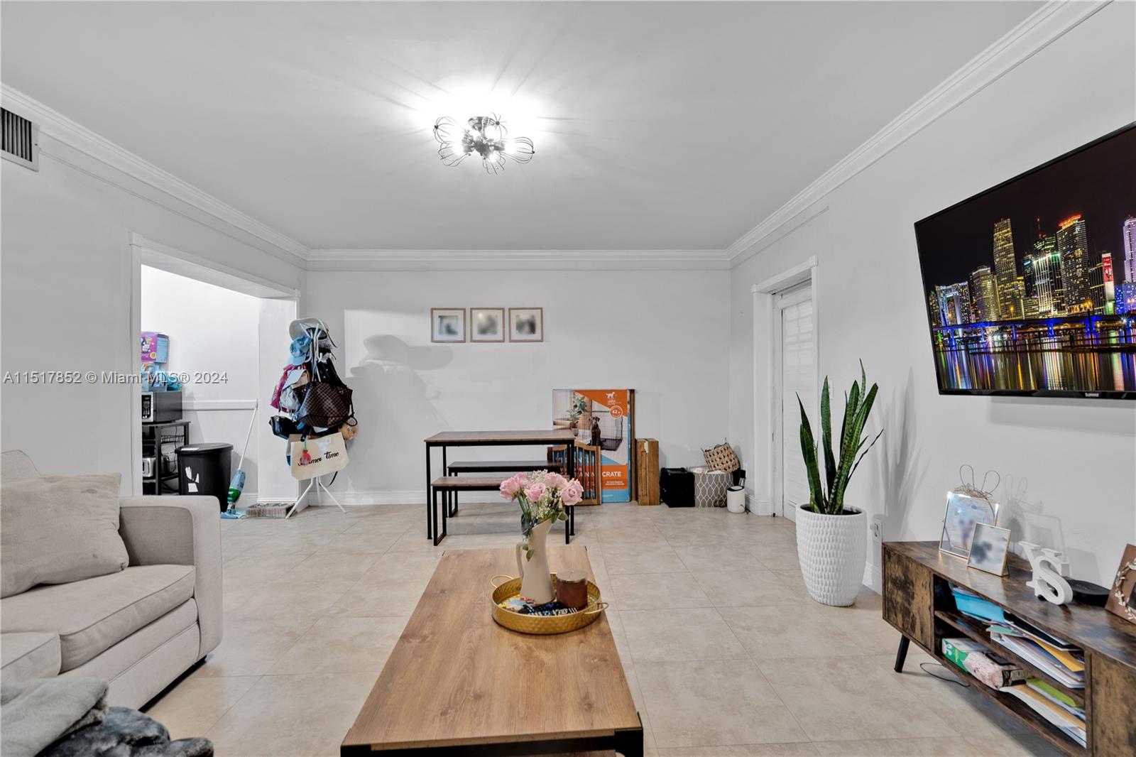 121 E 42nd St
