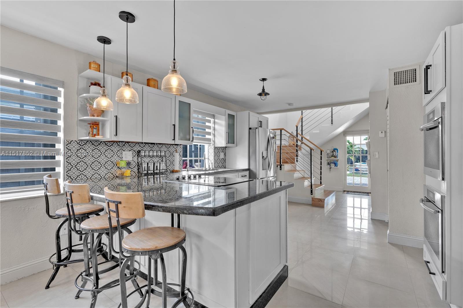 121 E 42nd St