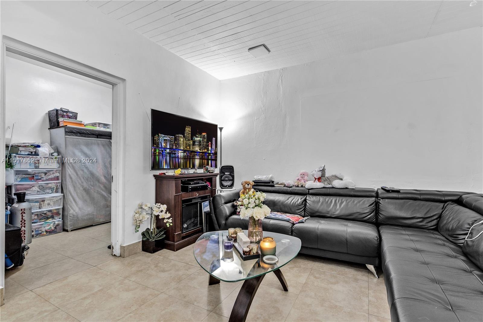 121 E 42nd St