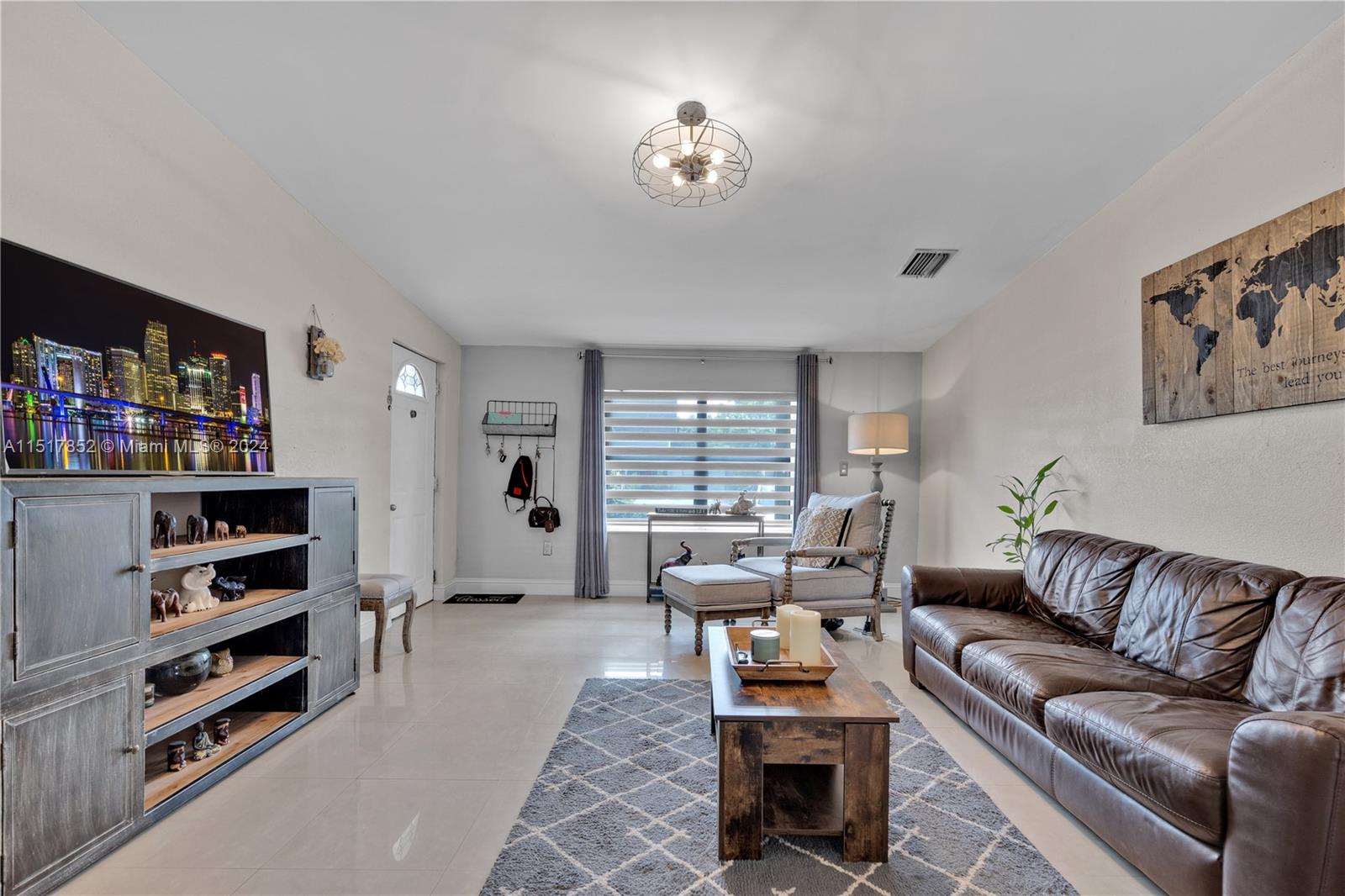 121 E 42nd St