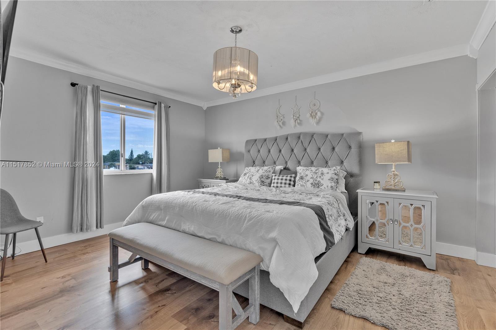 121 E 42nd St