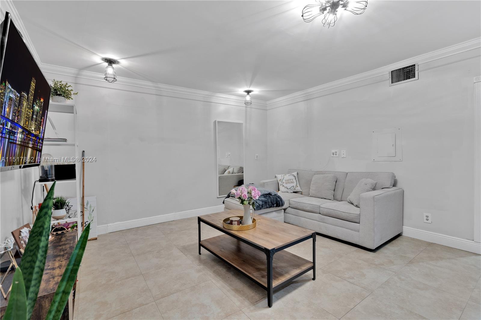 121 E 42nd St