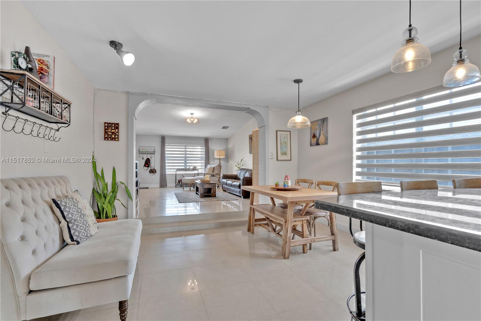 121 E 42nd St