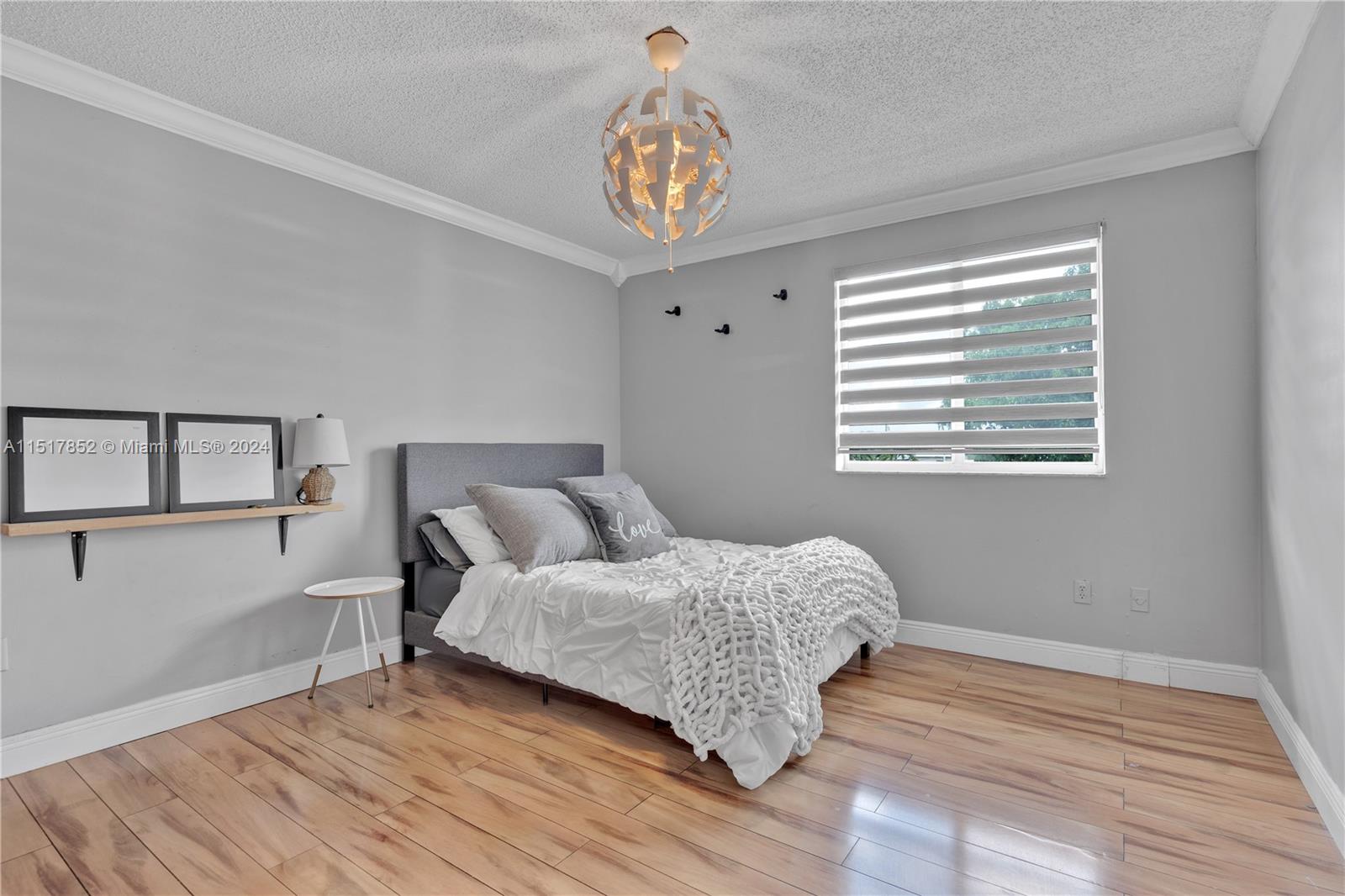 121 E 42nd St