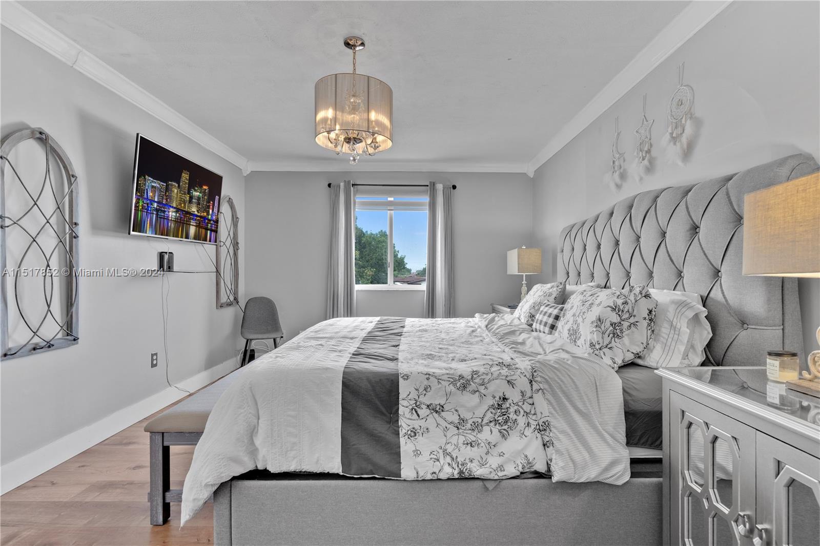 121 E 42nd St