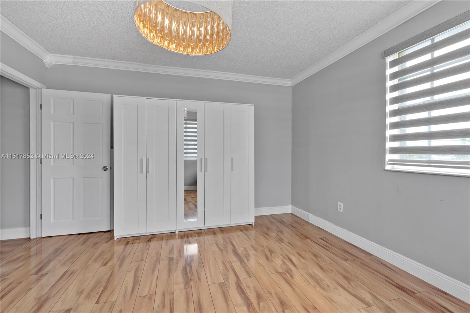 121 E 42nd St