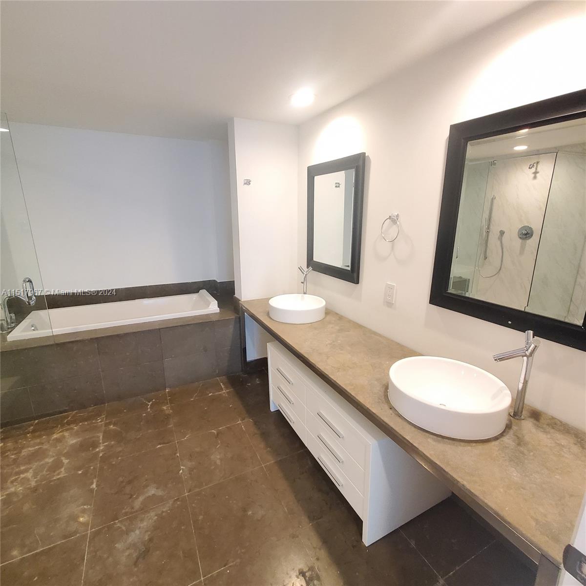 475 Brickell Ave # 3509
