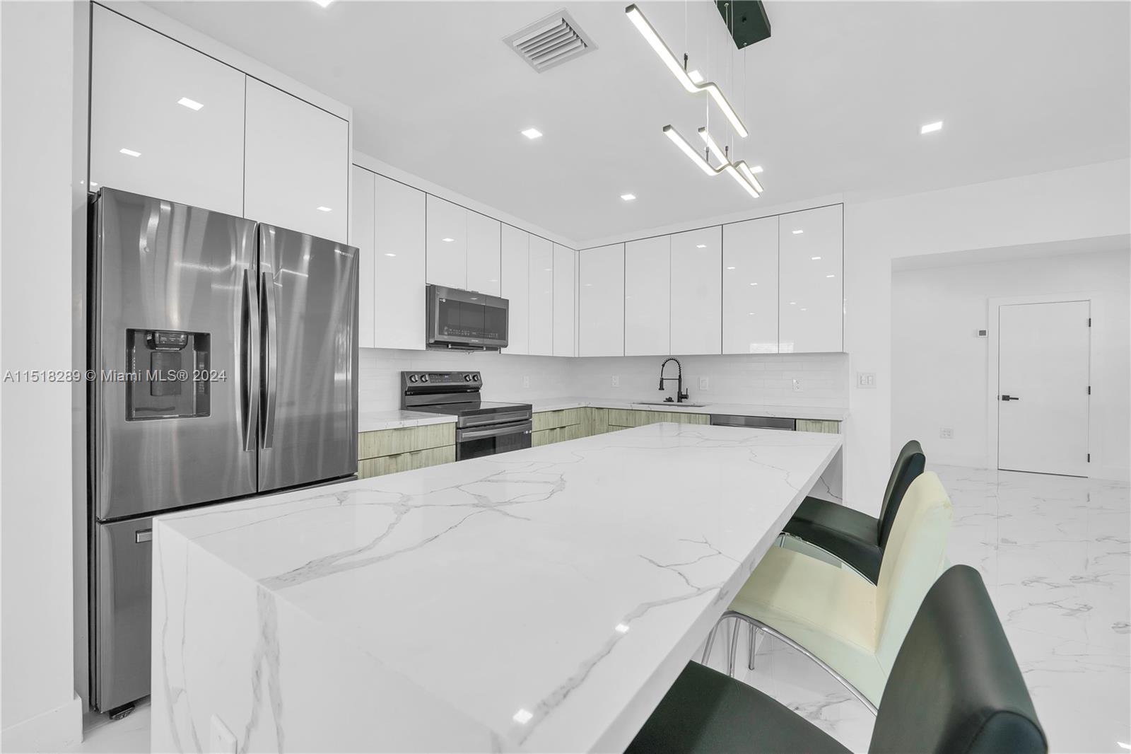 720 SW 60th Ave