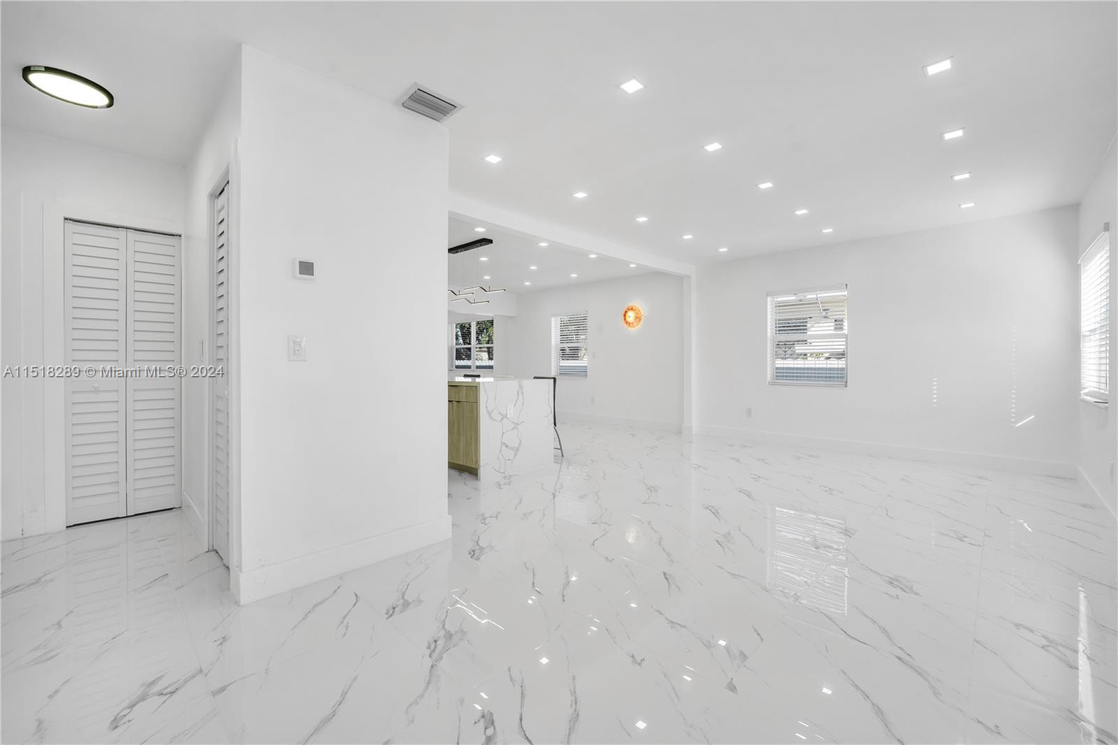 720 SW 60th Ave