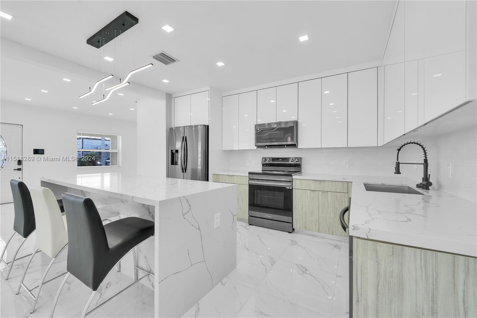720 SW 60th Ave