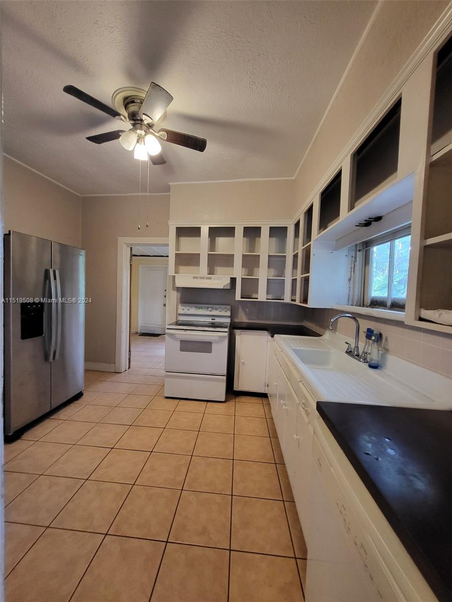 5934 Polk St