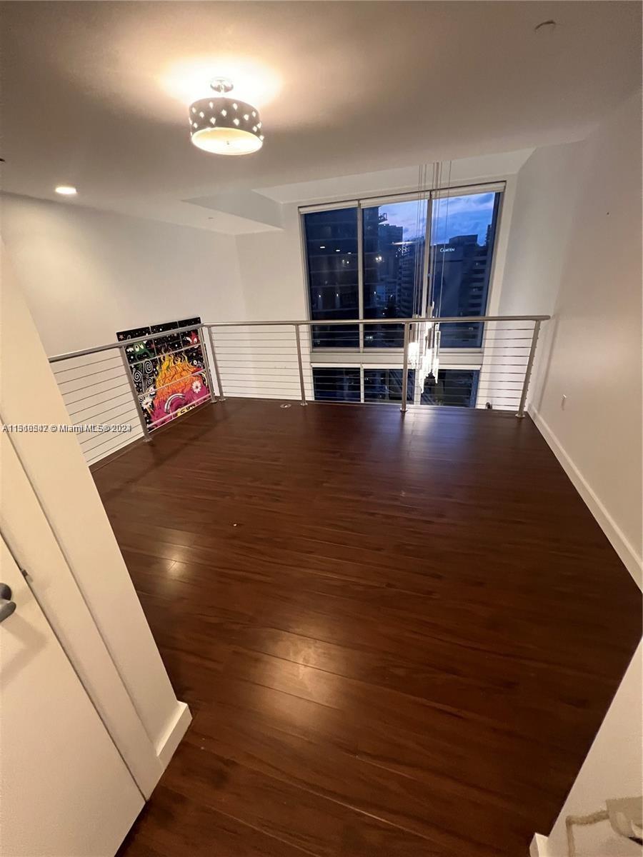1050 Brickell Ave # 1016
