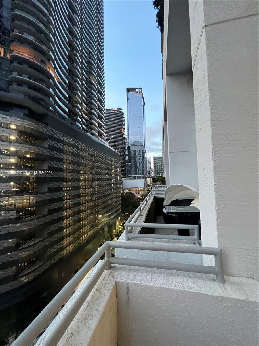 1050 Brickell Ave # 1016