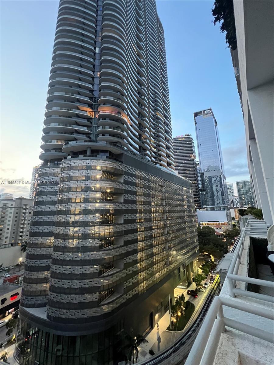 1050 Brickell Ave # 1016