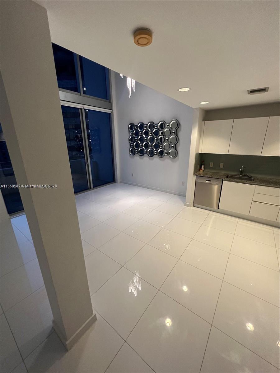 1050 Brickell Ave # 1016