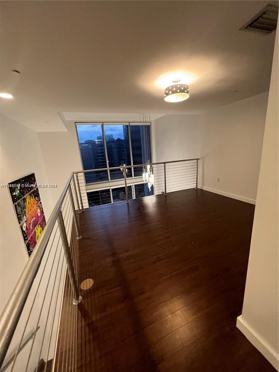 1050 Brickell Ave # 1016