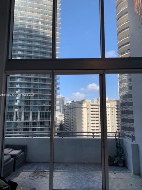 1050 Brickell Ave # 1016